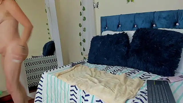 cristalwalker   online show from March 2025 06:51:01 PM