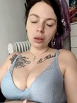 Snapshot of Lola_Hale chatting on February 2025 06:01:02 PM Lola Hale online show from February 2025 06:01:02 PM