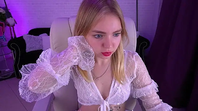 Snapshot of EmilySunshineS chatting on December 2024 02:36:01 AM EmilySunshineS online show from December 2024 02:36:01 AM
