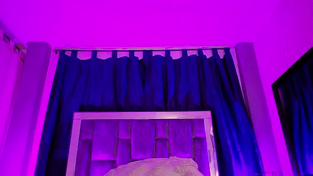 Mia Oxford online show from January 2026 02:32:02 PM