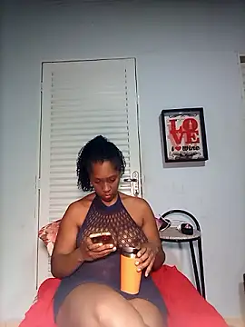 Snapshot of Luhma_hot chatting on December 2024 01:03:01 AM Luhma hot online show from December 2024 01:03:01 AM