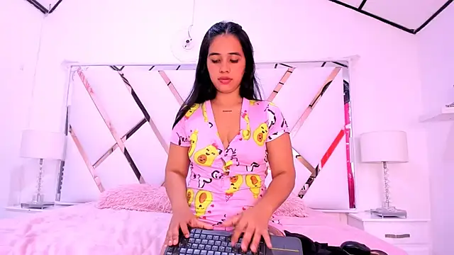 naughty  sara online show from February 2025 02:21:01 PM