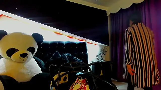 Coral Gibson online show from February 2025 10:18:02 AM