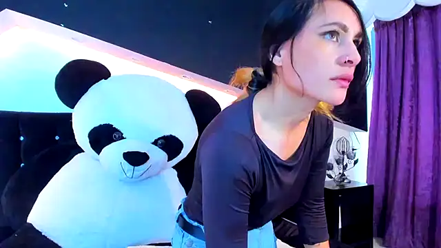 Coral Gibson online show from February 2025 12:32:01 PM