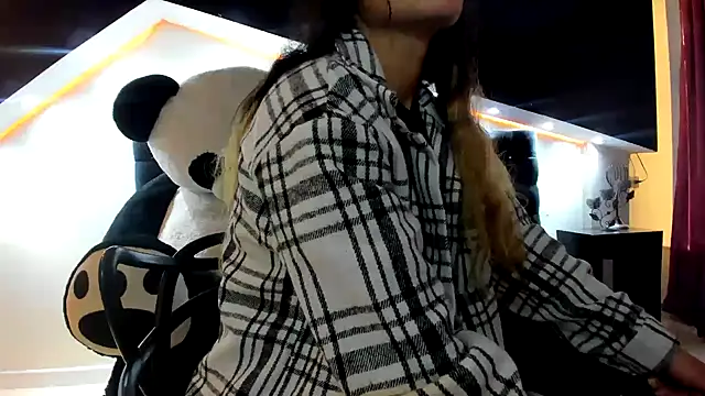 Coral Gibson online show from February 2025 12:14:02 PM