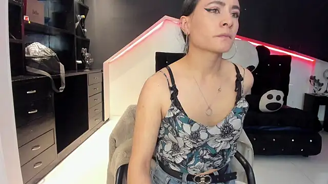 Coral Gibson online show from September 2025 12:38:01 PM