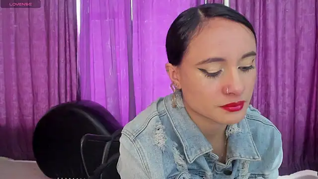 Coral Gibson online show from October 2025 01:41:02 PM