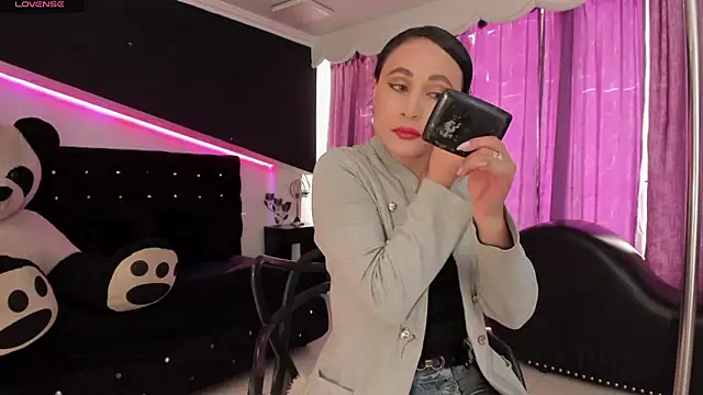 Coral Gibson online show from February 2026 12:33:01 PM