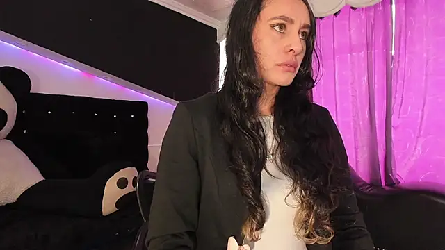 Coral Gibson online show from March 2026 01:27:01 PM