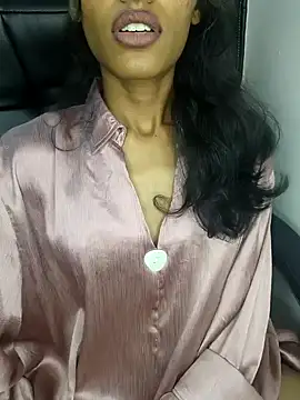 Snapshot of glam_goddess chatting on December 2024 01:29:01 AM glam goddess online show from December 2024 01:29:01 AM