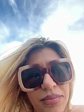 Lorehottie online show from June 2026 02:33:01 PM