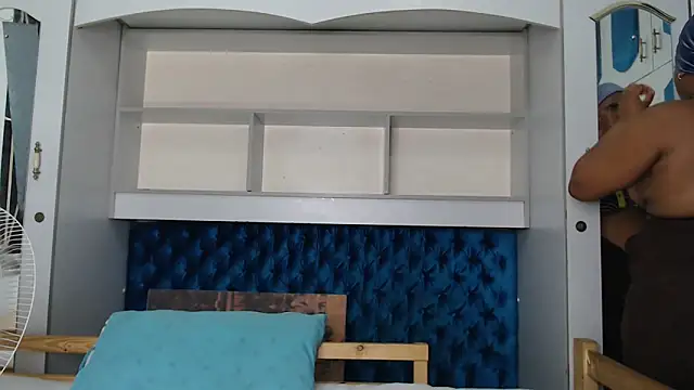 Snapshot of Zeeyonce696 chatting on December 2024 06:44:01 PM Zeeyonce696 online show from December 2024 06:44:01 PM