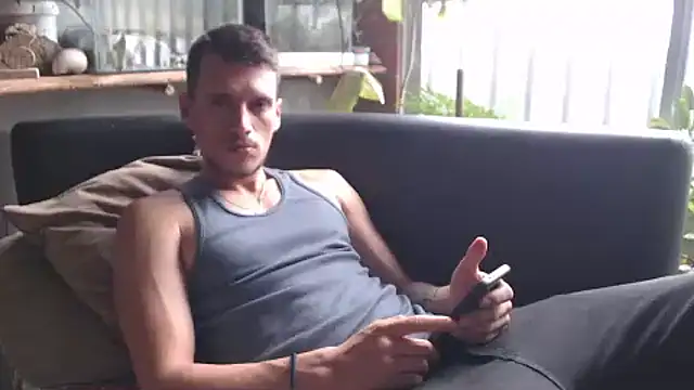 roystonee01 online show from April 2026 05:59:02 PM