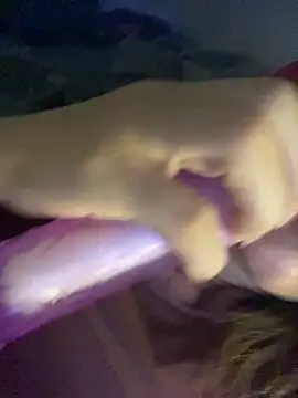 Carolinen online show from September 2025 08:52:01 PM