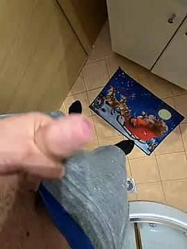 Snapshot of Alexxxmaster1312 chatting on December 2025 08:35:01 PM Alexxxmaster1312 online show from December 2025 08:35:01 PM