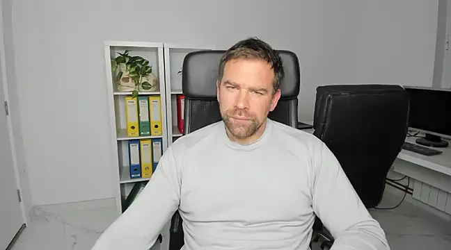 Snapshot of John-E-Dough chatting on December 2024 04:54:02 AM John-E-Dough online show from December 2024 04:54:02 AM