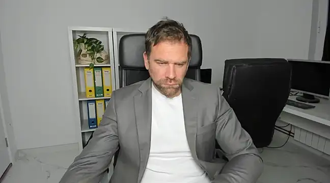 Snapshot of John-E-Dough chatting on December 2024 05:53:02 AM John-E-Dough online show from December 2024 05:53:02 AM