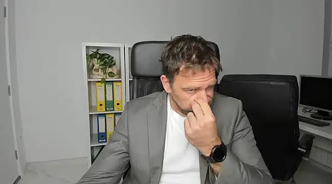 Snapshot of John-E-Dough chatting on December 2024 05:37:01 AM John-E-Dough online show from December 2024 05:37:01 AM