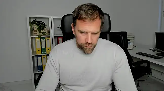 Snapshot of John-E-Dough chatting on December 2024 08:47:01 AM John-E-Dough online show from December 2024 08:47:01 AM