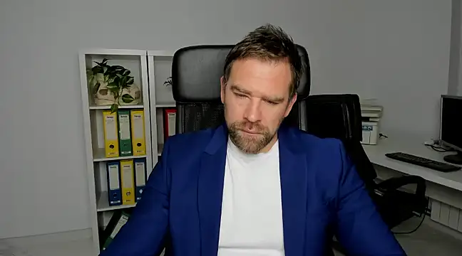 Snapshot of John-E-Dough chatting on December 2024 05:42:01 AM John-E-Dough online show from December 2024 05:42:01 AM