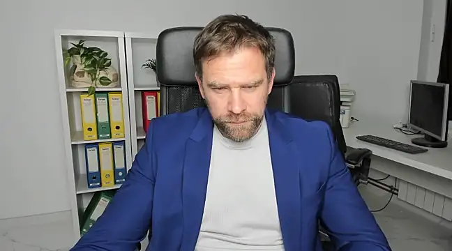 Snapshot of John-E-Dough chatting on December 2024 04:56:02 AM John-E-Dough online show from December 2024 04:56:02 AM