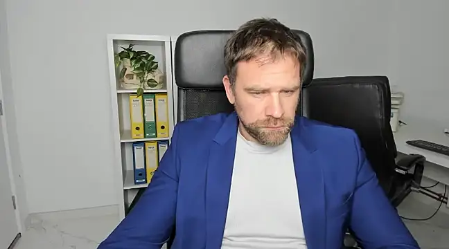 Snapshot of John-E-Dough chatting on December 2024 05:23:02 AM John-E-Dough online show from December 2024 05:23:02 AM