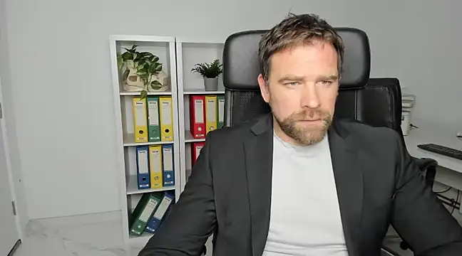 Snapshot of John-E-Dough chatting on December 2024 05:07:01 AM John-E-Dough online show from December 2024 05:07:01 AM