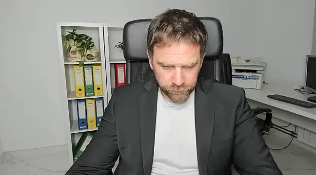 Snapshot of John-E-Dough chatting on December 2024 04:13:01 AM John-E-Dough online show from December 2024 04:13:01 AM