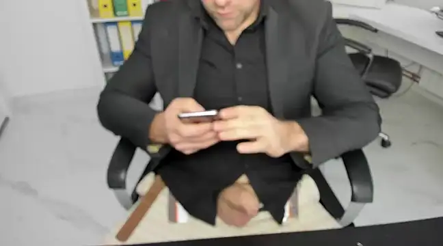 Snapshot of John-E-Dough chatting on December 2024 08:40:01 AM John-E-Dough online show from December 2024 08:40:01 AM