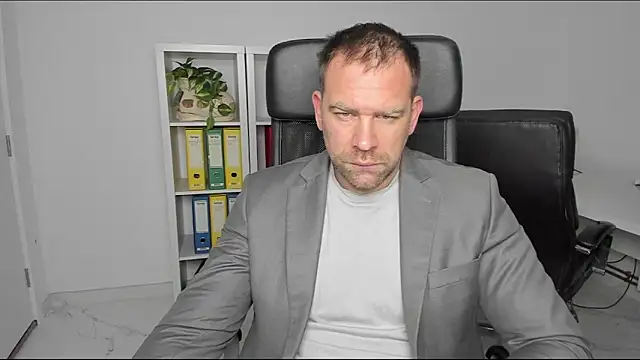 Snapshot of John-E-Dough chatting on December 2024 05:04:02 AM John-E-Dough online show from December 2024 05:04:02 AM