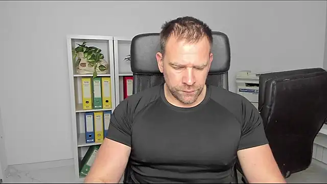 Snapshot of John-E-Dough chatting on December 2024 04:51:02 AM John-E-Dough online show from December 2024 04:51:02 AM