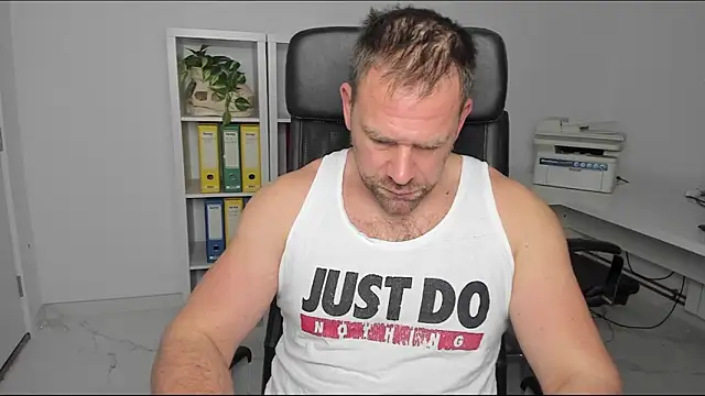 Snapshot of John-E-Dough chatting on December 2024 06:05:02 AM John-E-Dough online show from December 2024 06:05:02 AM