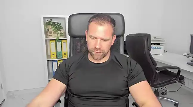 Snapshot of John-E-Dough chatting on January 2025 06:52:01 AM John-E-Dough online show from January 2025 06:52:01 AM