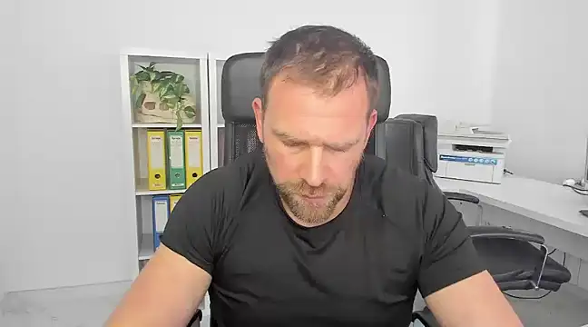 Snapshot of John-E-Dough chatting on January 2025 08:33:01 AM John-E-Dough online show from January 2025 08:33:01 AM