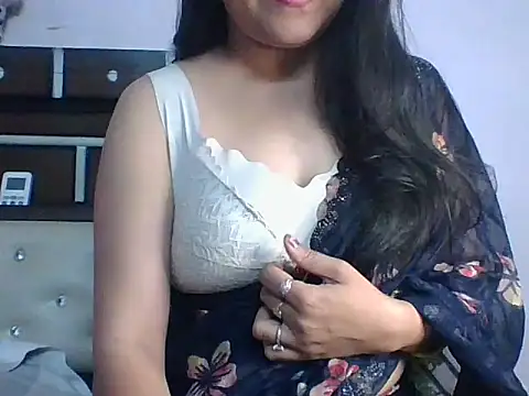 Snapshot of santurmom chatting on April 2026 06:35:01 PM santurmom online show from April 2026 06:35:01 PM