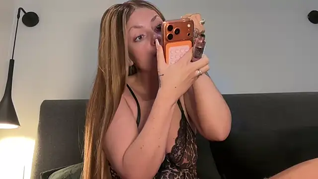 Snapshot of Leylah_Linda chatting on February 2026 08:23:02 PM Leylah Linda online show from February 2026 08:23:02 PM