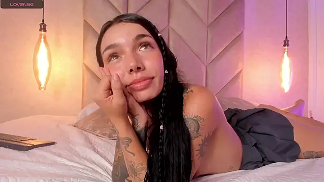 Mollymoon1 online show from January 2025 10:46:02 PM