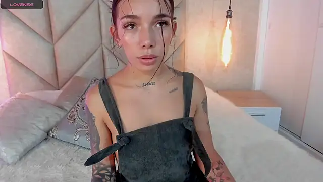 Mollymoon1 online show from January 2025 08:07:02 PM