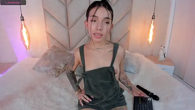 Mollymoon1 online show from January 2025 09:16:01 PM