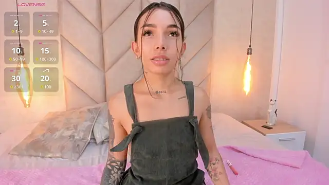 Mollymoon1 online show from March 2025 07:06:02 PM