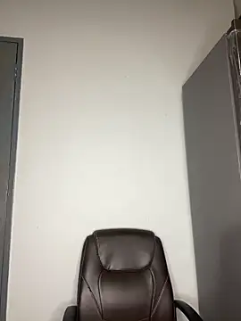 Snapshot of Pearl_00 chatting on December 2025 08:29:01 PM Pearl 00 online show from December 2025 08:29:01 PM