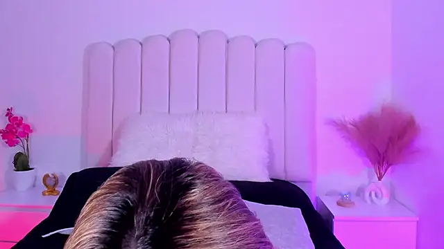 Sarajonnes online show from March 2025 11:53:02 PM