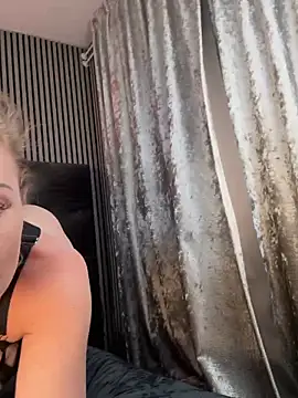 MilaMaaay online show from October 2025 05:08:01 PM