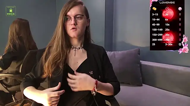 YukoFanee online show from December 2025 08:25:01 PM