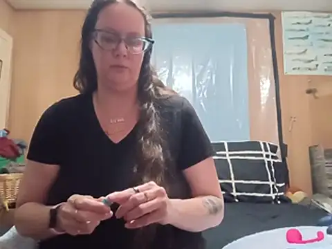 Snapshot of TheGoldenLotus chatting on May 2026 06:44:01 AM TheGoldenLotus online show from May 2026 06:44:01 AM