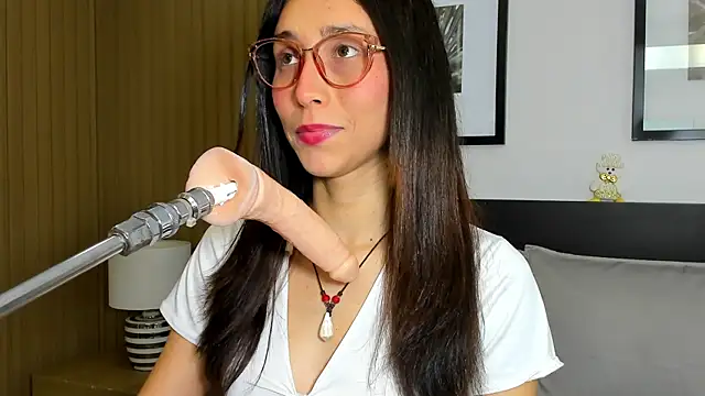 Snapshot of doll_bella_ chatting on May 2026 08:06:02 PM doll bella online show from May 2026 08:06:02 PM