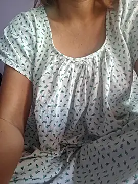 Melody Shyla online show from December 2025 03:27:02 AM