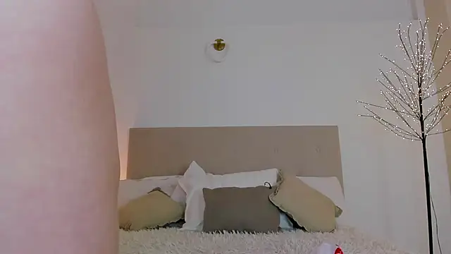 Snapshot of L1ittle_kitty_ chatting on February 2025 05:20:01 PM L1ittle kitty online show from February 2025 05:20:01 PM