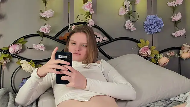 Snapshot of LilianSwall chatting on December 2024 07:36:01 PM LilianSwall online show from December 2024 07:36:01 PM