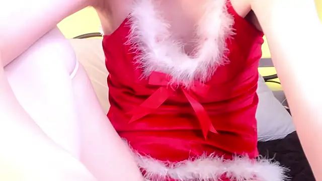 Snapshot of LilianSwall chatting on December 2024 02:28:02 PM LilianSwall online show from December 2024 02:28:02 PM